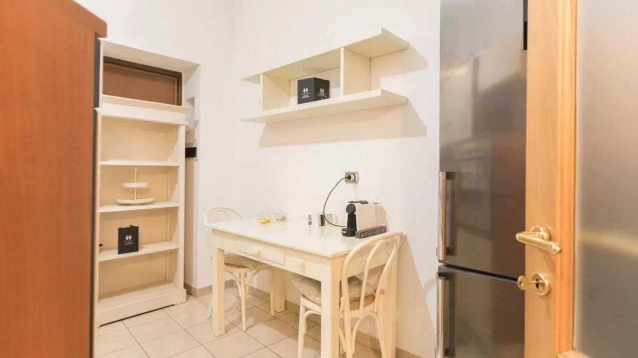 Italianway - Galleria Unione Apartment Milan Luaran gambar
